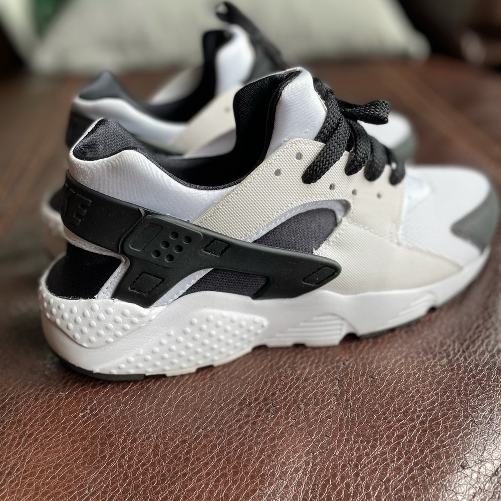 Nike Huarache Run Youth Sz 6/Women’s Sz 7.5